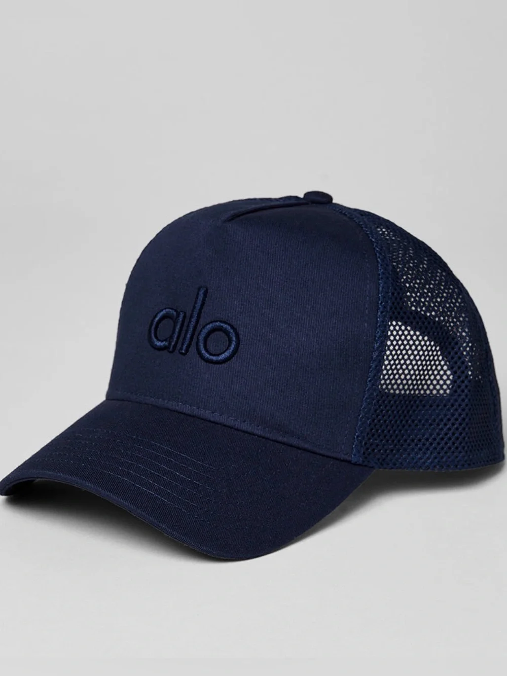NWT Alo Yoga District Trucker Hat